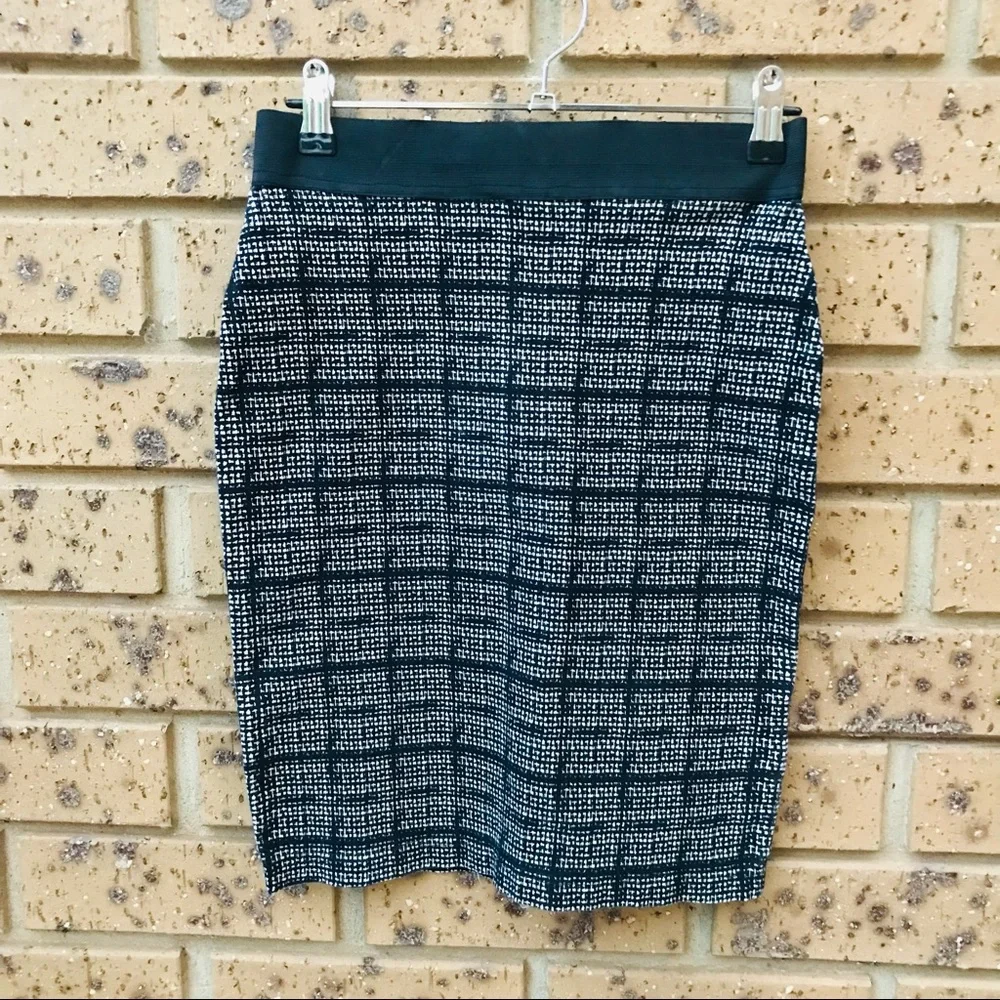 TEMT Size Small Black White Tulip Skirt Casual Work - Picture 1 of 7